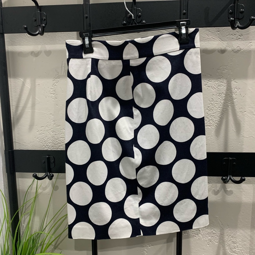 Ann Taylor, navy blue & white skirt, size 2p